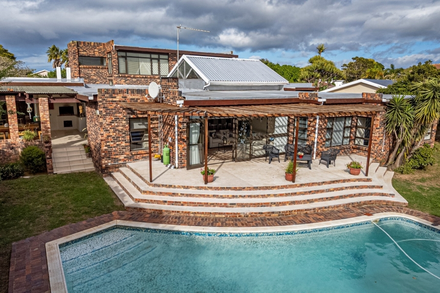 5 Bedroom Property for Sale in Summerstrand Eastern Cape